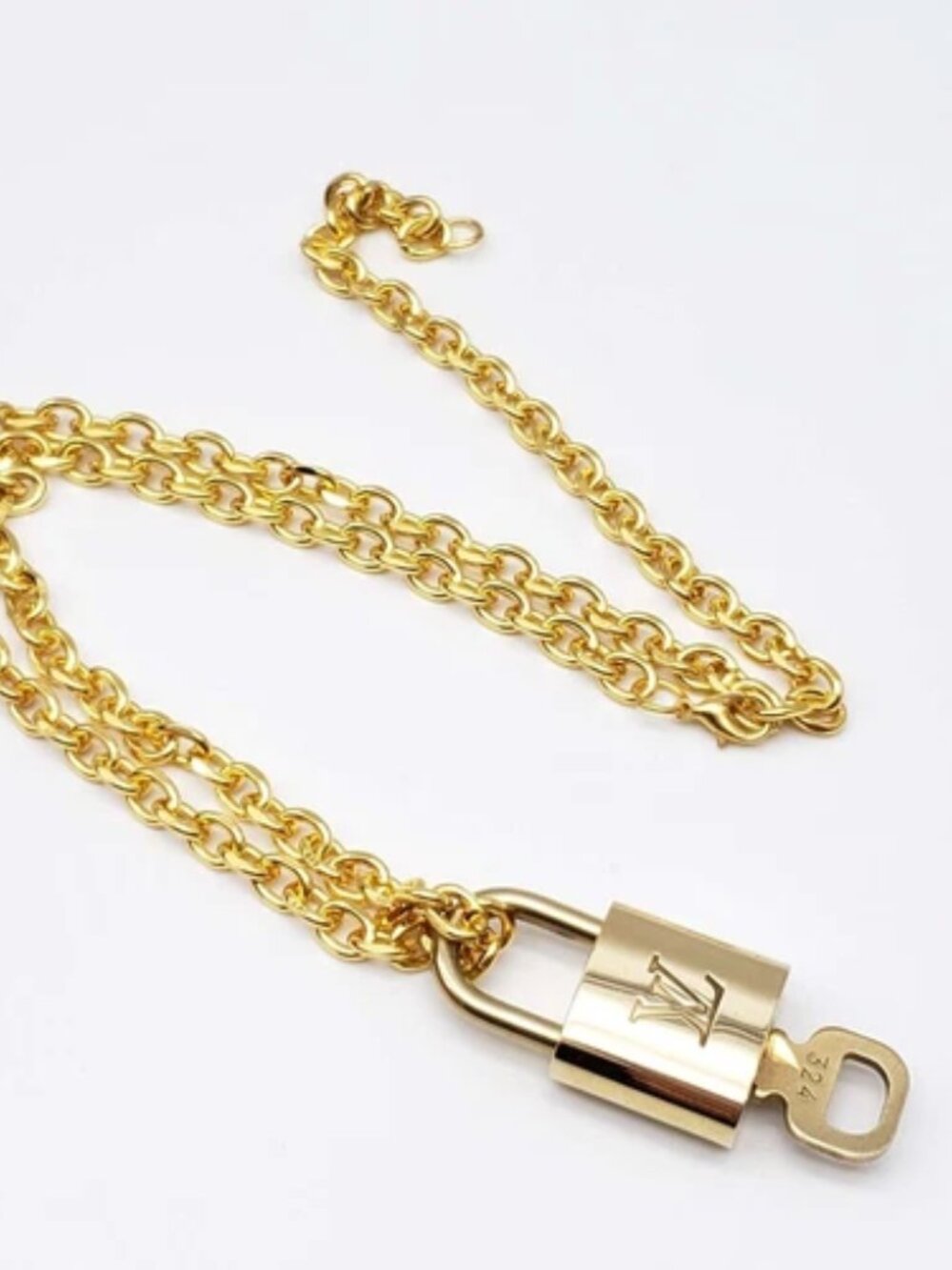 Gold-Plated Necklace with Authentic Louis Vuitton Padlock - Picture 4 of 9